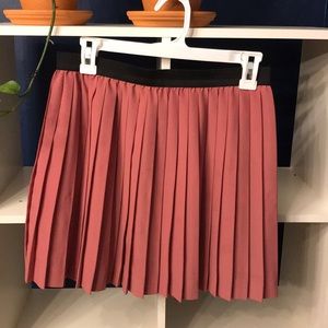 Mauve pleated skirt